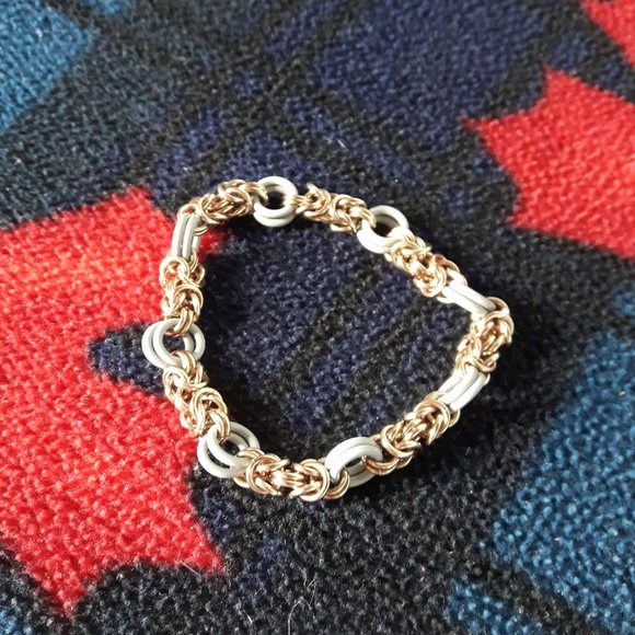 🌸 3 for $20 🌸 Gelder bloom The Byz Stretch Bracelet in Grey + Champagne - Picture 4 of 6